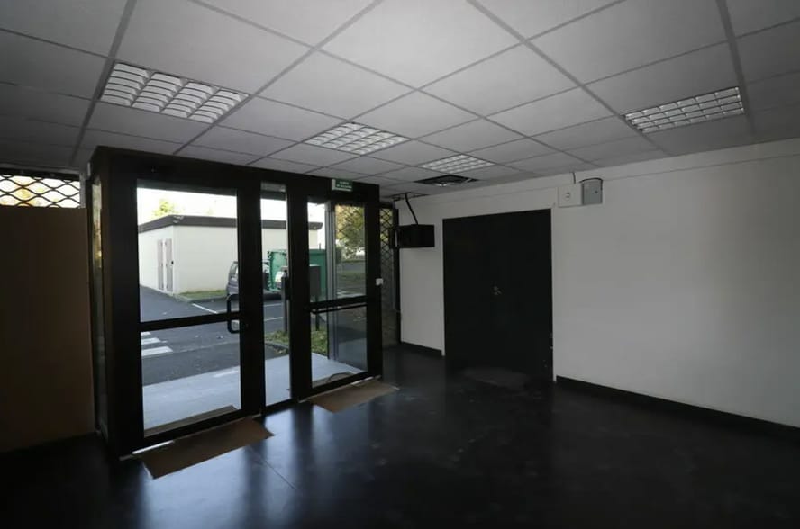 102 Boulevard Heloise, Argenteuil for lease - Lobby - Image 2 of 3