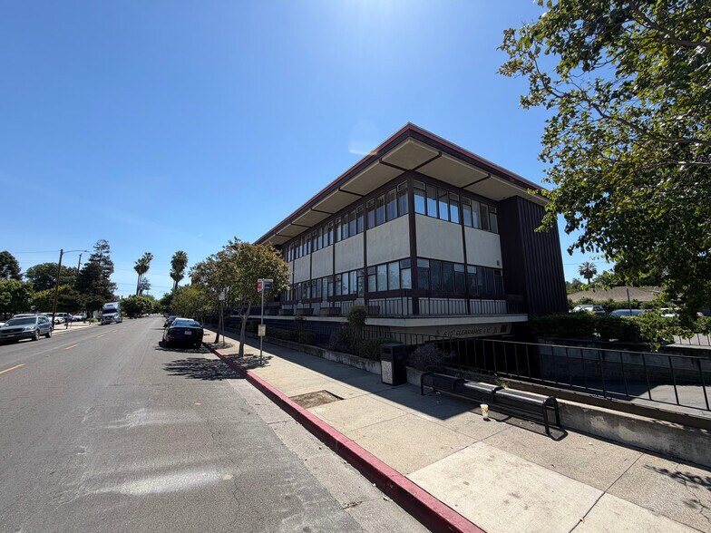 420 W Acacia St, Stockton, CA à vendre - Photo du bâtiment - Image 2 de 11