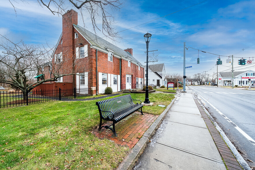 10 W Main St, Clinton, CT à vendre - Photo du bâtiment - Image 1 de 1