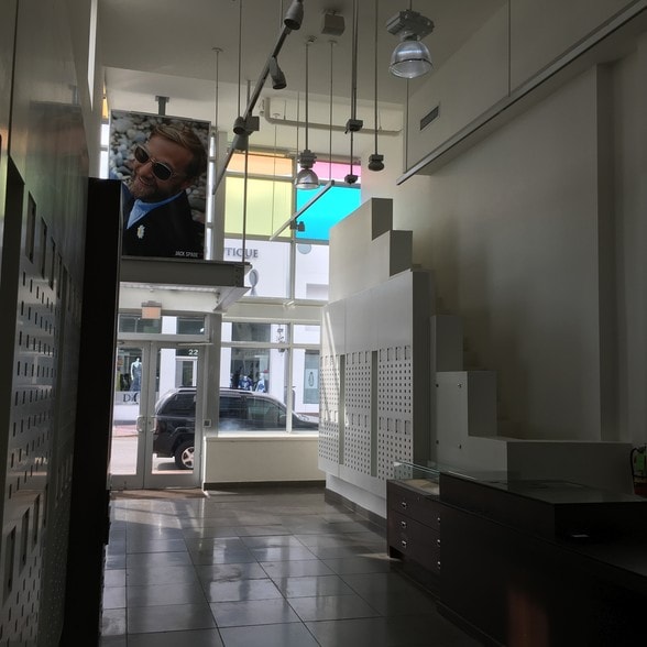 227 8th St, Miami Beach, FL for lease - Interior Photo - Image 2 of 24