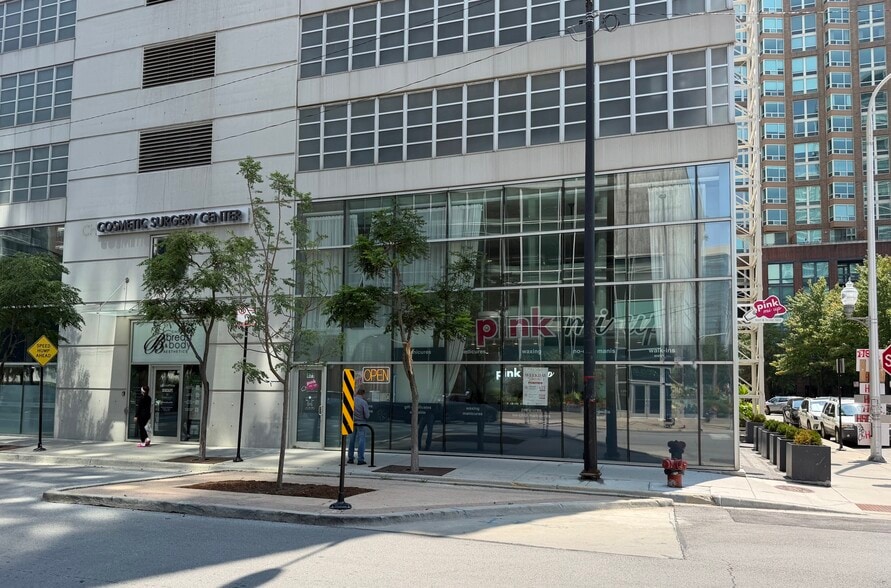 467-471 W Erie St, Chicago, IL for sale - Building Photo - Image 3 of 10