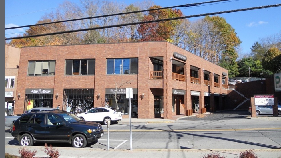 175 Main St, Mount Kisco, NY à louer - Photo du bâtiment - Image 1 de 2