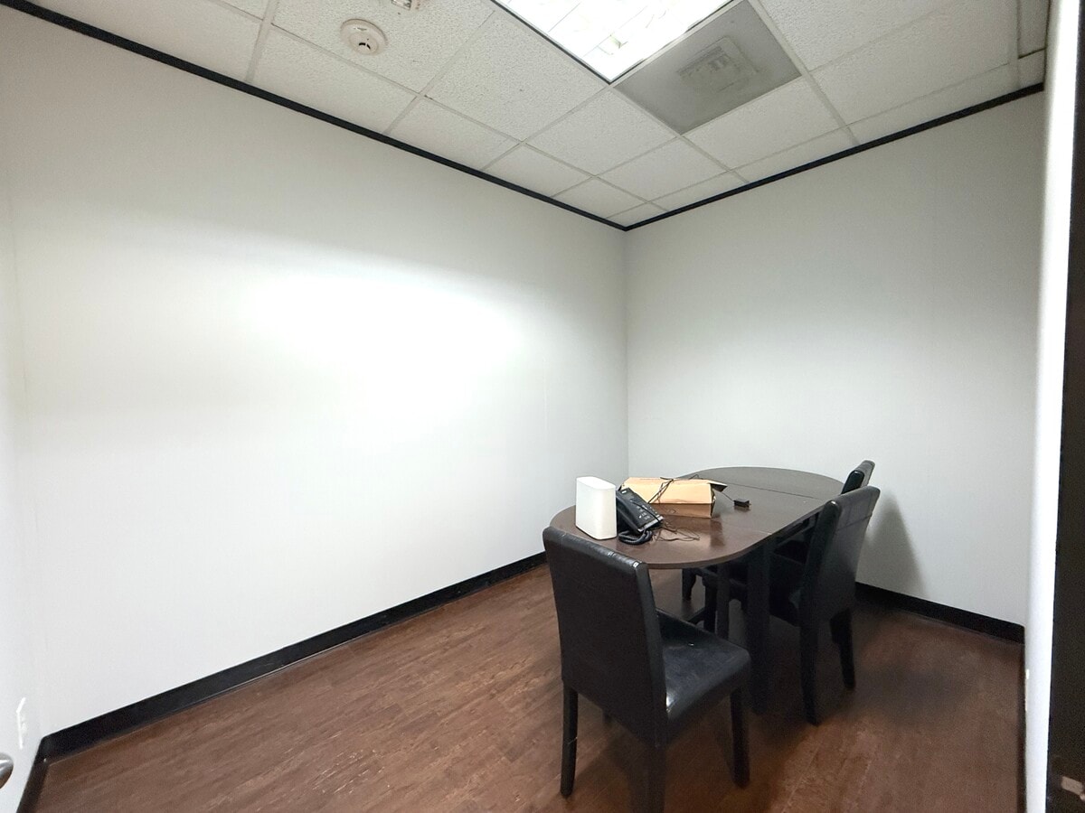 6100 Corporate Dr, Houston, TX 77036 - Unit 2D -  - Interior Photo - Image 2 of 7