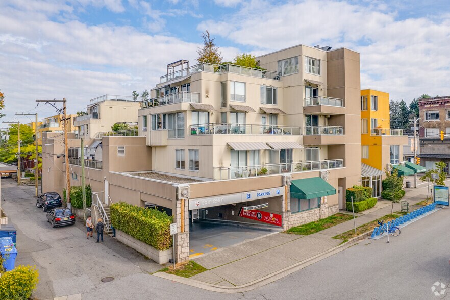 2201-2209 4th Ave W, Vancouver, BC à louer - Photo du bâtiment - Image 3 de 10