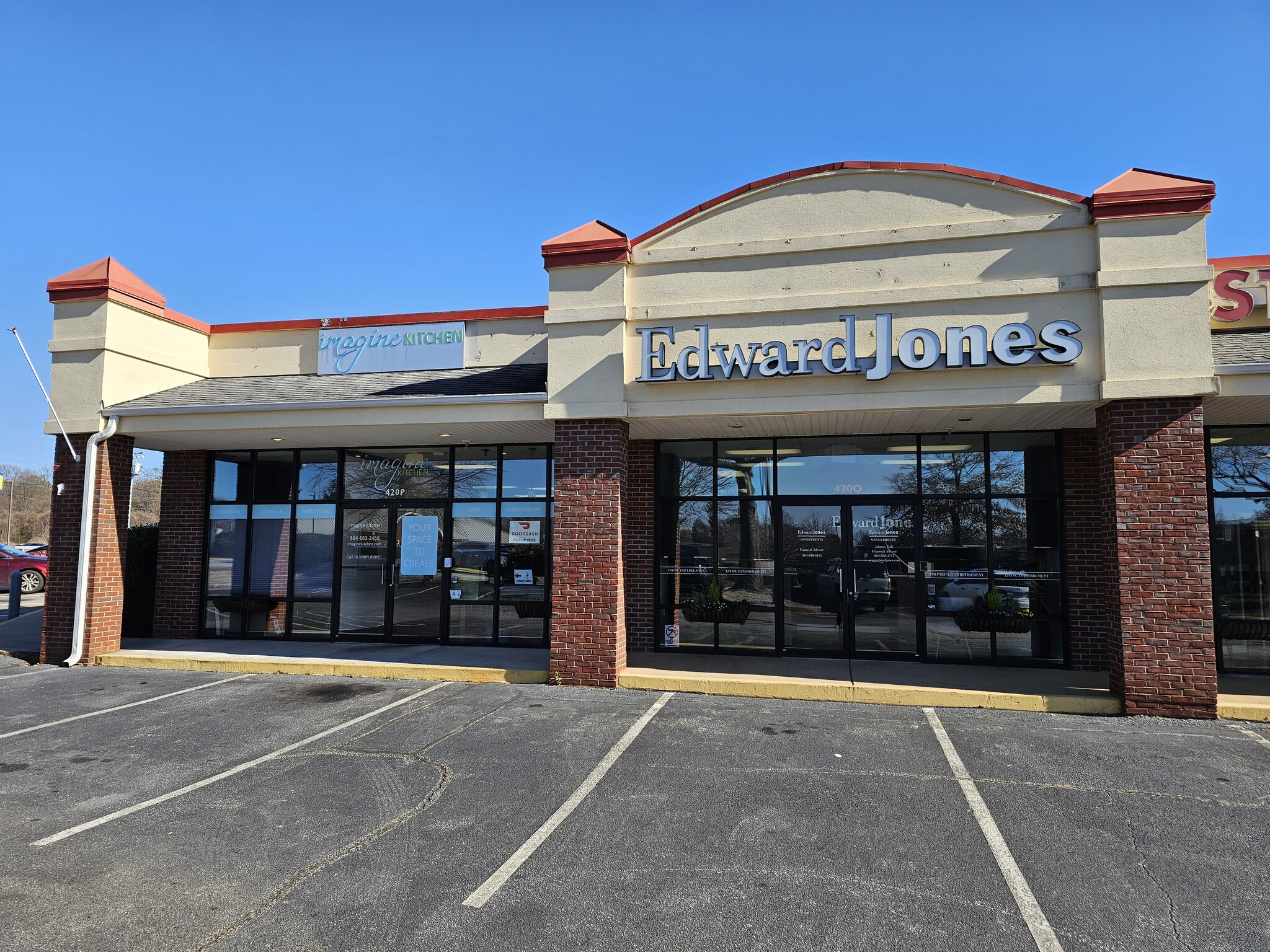 420 The Parkway, Greer, SC for sale Primary Photo- Image 1 of 34