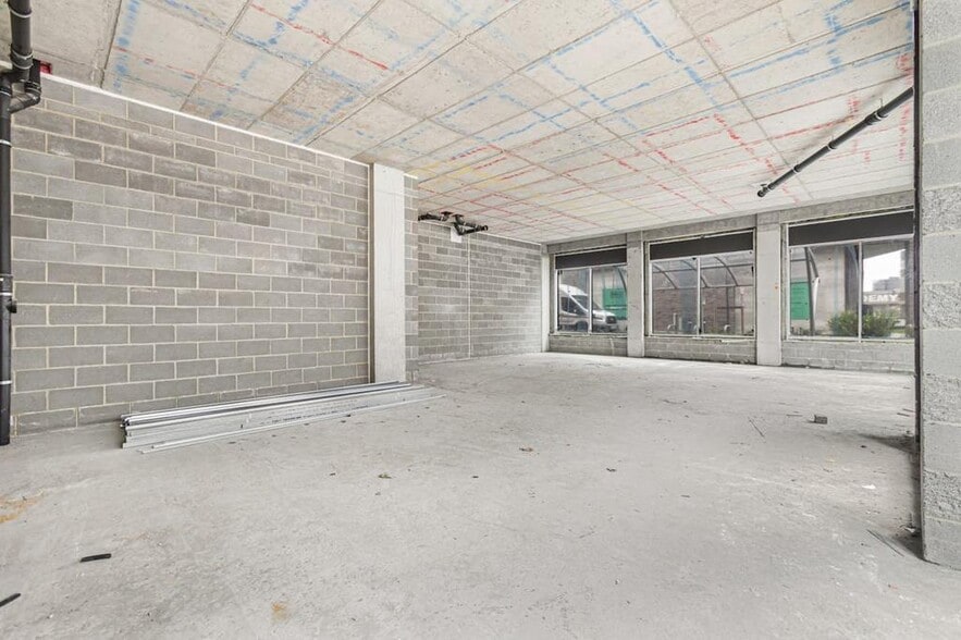 12 Tandy Pl, London for lease - Building Photo - Image 3 of 7