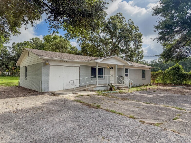 1618 Creighton Rd, Pensacola, FL à louer - Photo du bâtiment - Image 2 de 10