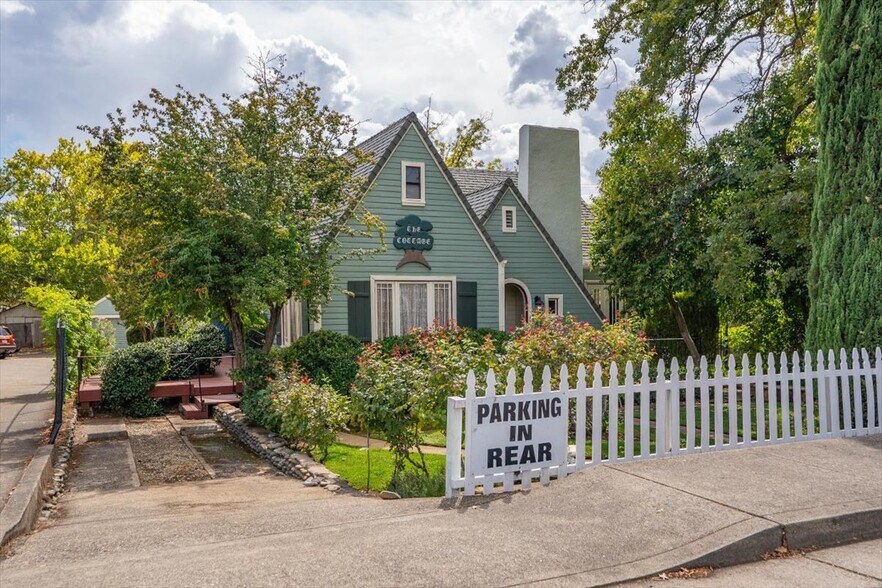 2469 Old Eureka Way, Redding, CA à vendre - Photo du bâtiment - Image 2 de 12