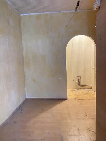 Retail in Paris for sale - Interior Photo - Image 3 of 4