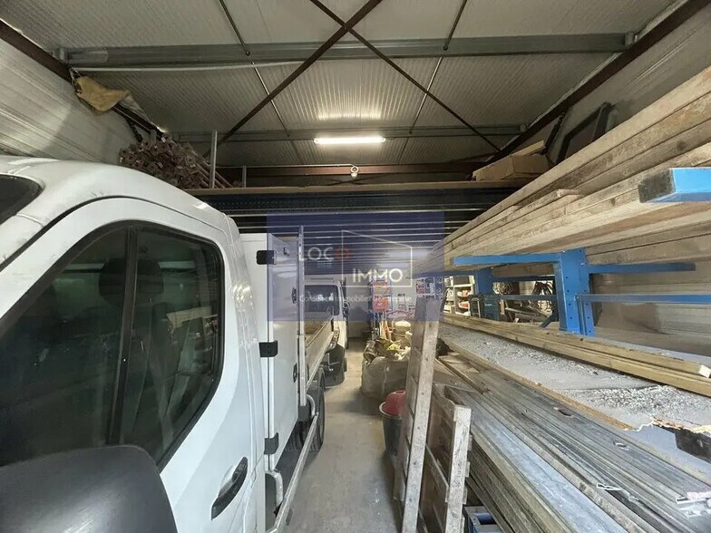 Flex in Le Haillan for lease - Interior Photo - Image 3 of 7