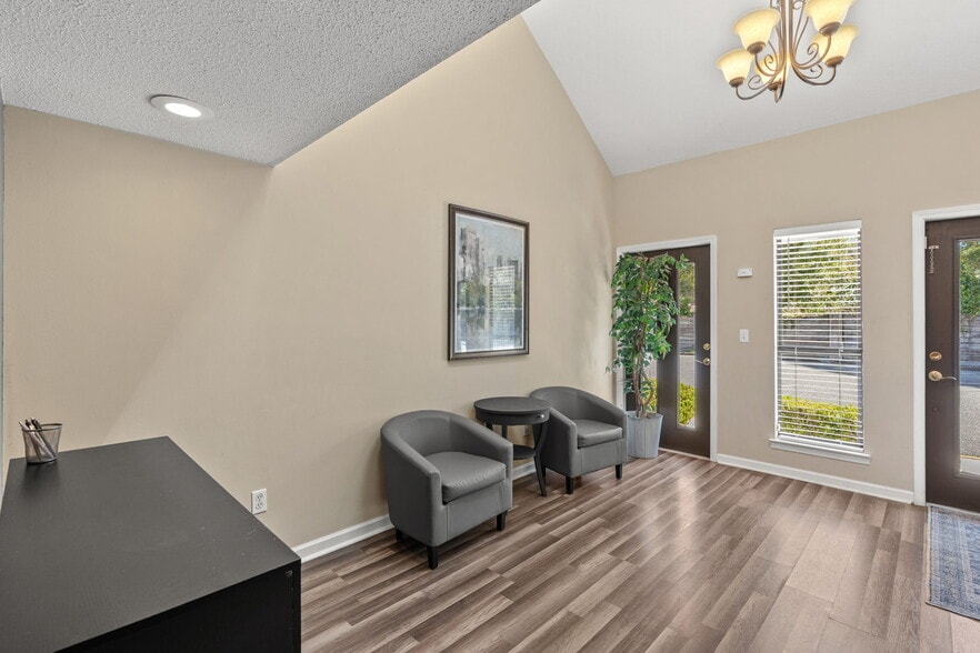 151 Mary Esther Blvd, Fort Walton Beach, FL à vendre - Photo du bâtiment - Image 2 de 12