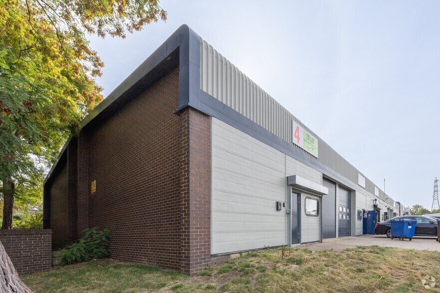 Erica Rd, Milton Keynes à louer - Photo principale - Image 2 de 3