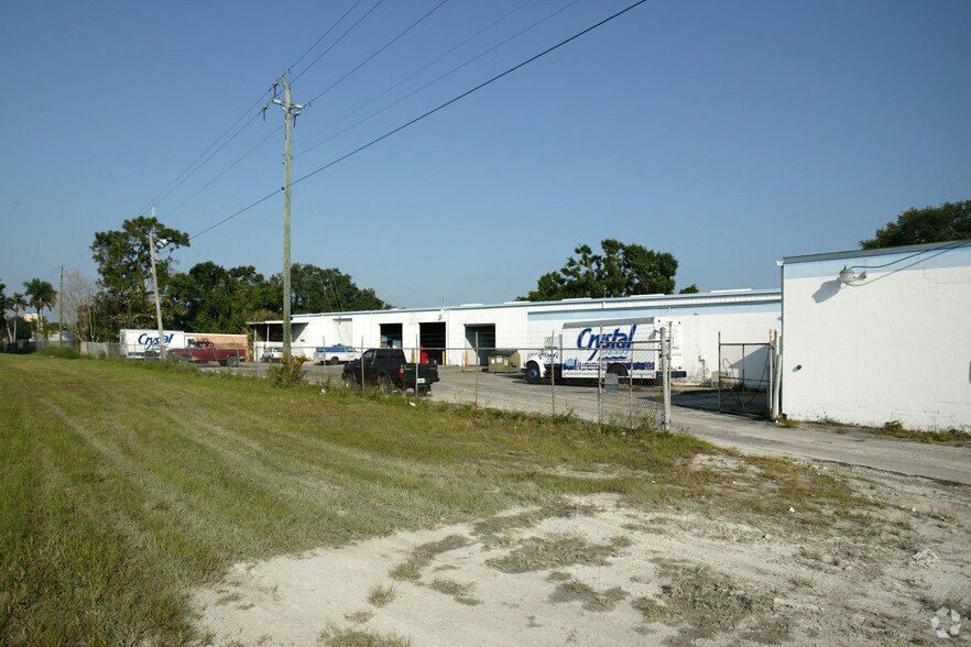 748 Veronica S Shoemaker Blvd, Fort Myers, FL à vendre - Photo du bâtiment - Image 2 de 4
