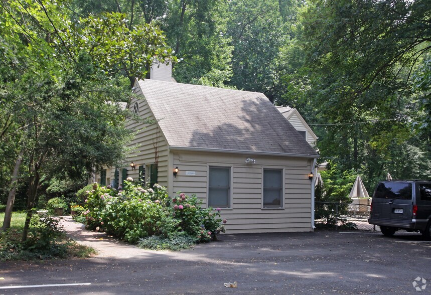 1106 University Blvd W, Silver Spring, MD à vendre - Photo principale - Image 2 de 10