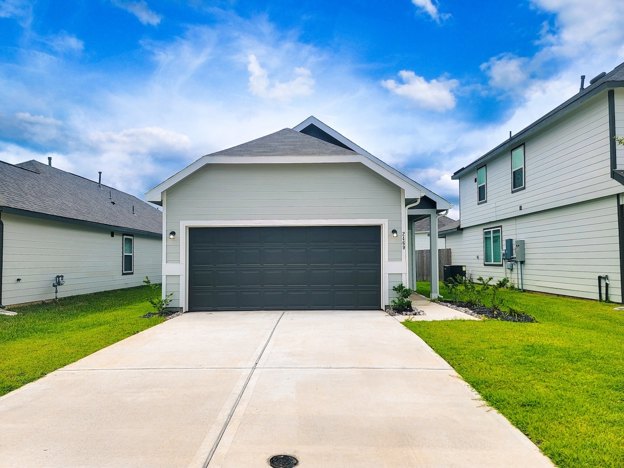 2469 Carp Dr, Conroe, TX à vendre Photo principale- Image 1 de 2