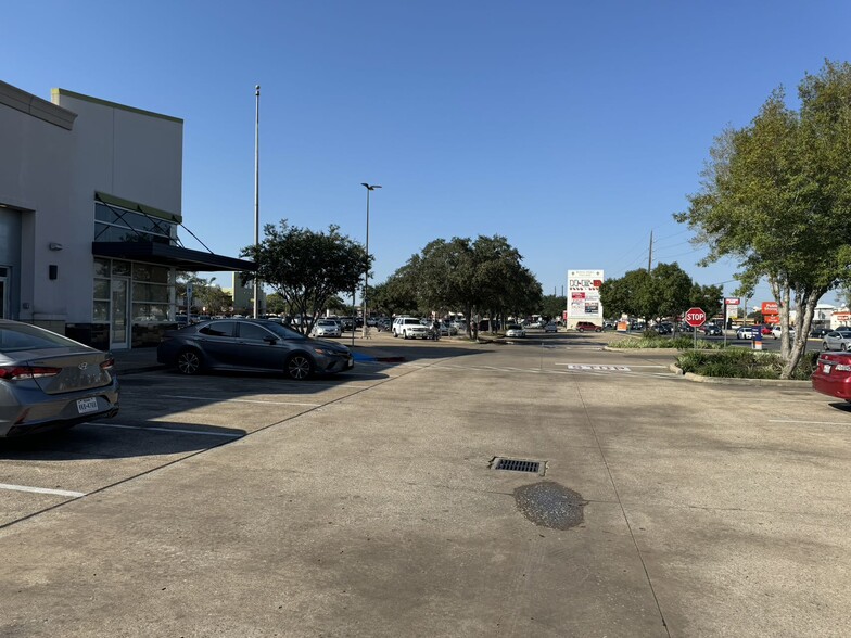 11805 Westheimer Rd, Houston, TX for lease - Building Photo - Image 3 of 12