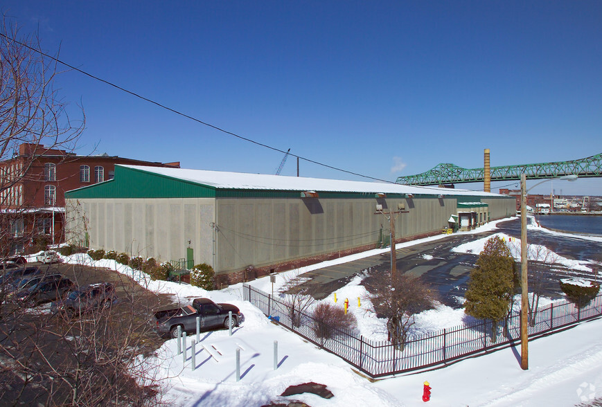 63 Water St, Fall River, MA for lease - Building Photo - Image 3 of 8