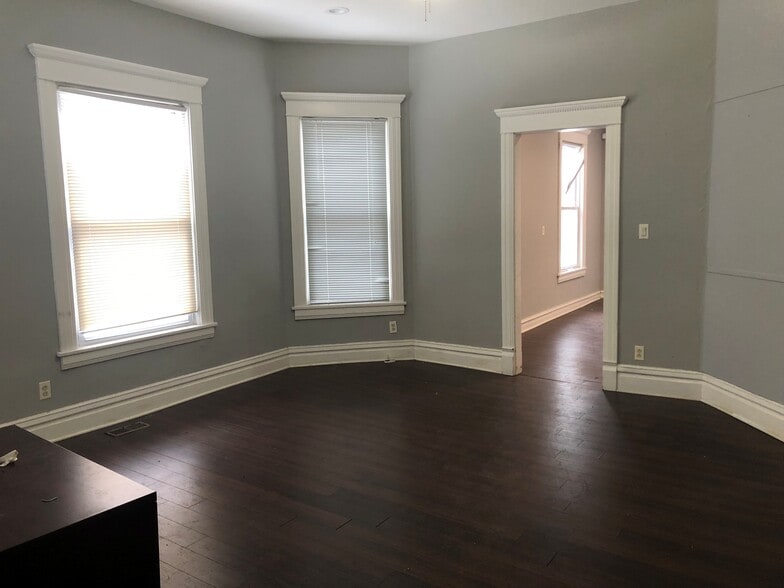 514 N Lake St, Aurora, IL for lease - Building Photo - Image 3 of 5