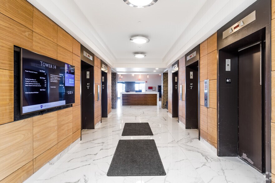 21700 Northwestern Hwy, Southfield, MI à louer - Hall d’entrée - Image 3 de 20