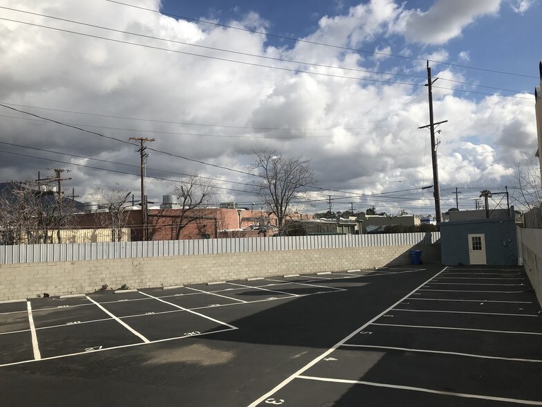 418 S Lake St, Burbank, CA à vendre - Autre - Image 2 de 6