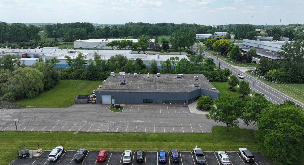 1512 Woodland Dr, Saline, MI for sale - Building Photo - Image 3 of 5