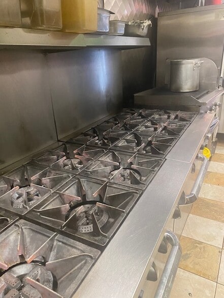 726 Courtlandt Ave, Bronx, NY for lease - Interior Photo - Image 2 of 29