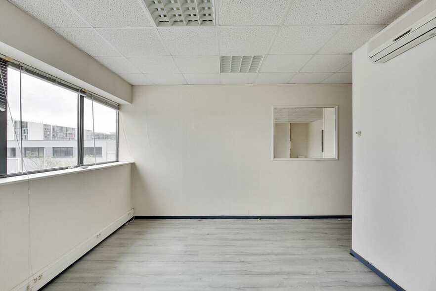 16 Rue Du 8 Mai 1945, Cenon for lease - Interior Photo - Image 2 of 16