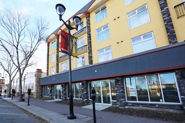 Plus de détails pour 4707 50 St, Red Deer, AB - Commerce de détail à louer