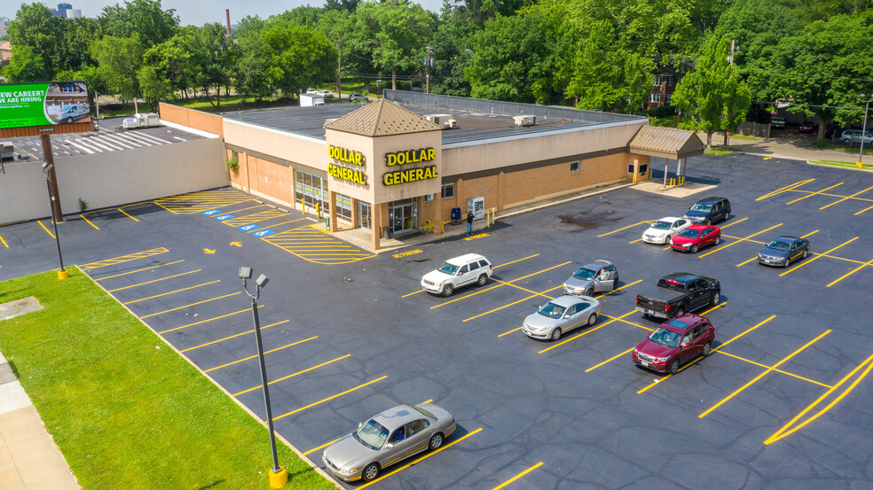 Dollar General, Akron, OH à vendre - Photo du bâtiment - Image 1 de 1