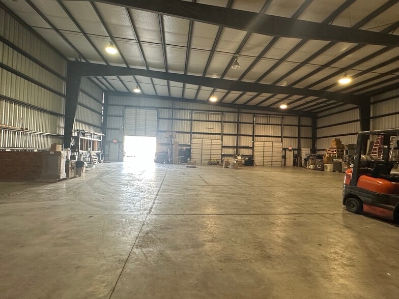 1060 W High St, Lexington, KY for lease - Building Photo - Image 3 of 7