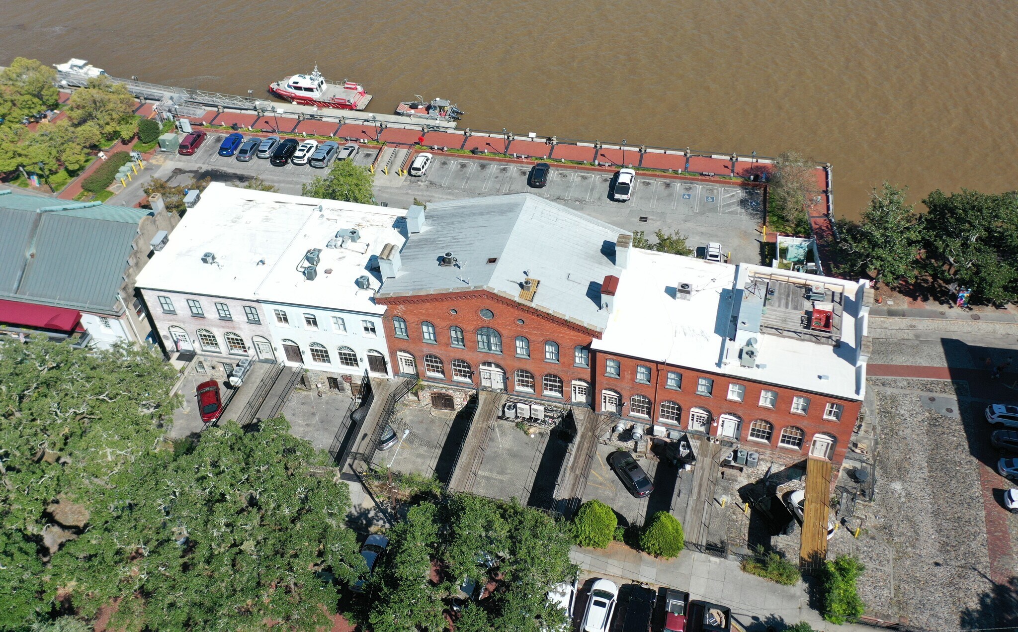 215 E River St, Savannah, GA à louer Photo du bâtiment- Image 1 de 16