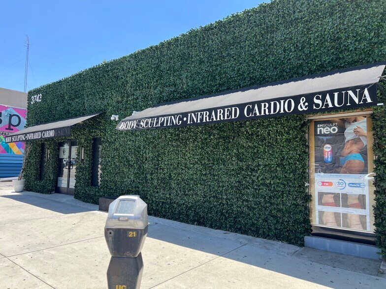 3743 Cahuenga Blvd, Studio City, CA à louer - Photo du bâtiment - Image 2 de 10