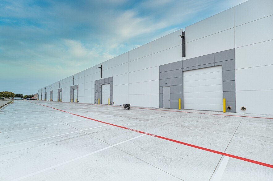 8480 Esters Blvd, Irving, TX à louer - Photo du bâtiment - Image 3 de 8