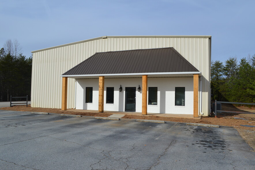 105 Industrial Blvd, Cleveland, GA à louer - Photo du bâtiment - Image 1 de 39