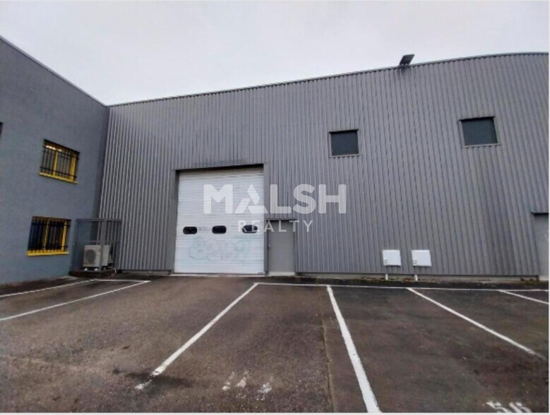 Flex in La Verpillière for lease - Building Photo - Image 1 of 4