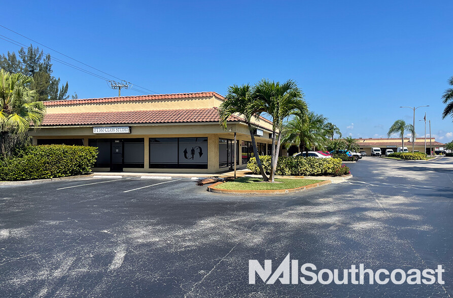 3800 SE Dixie Hwy, Stuart, FL for lease - Building Photo - Image 1 of 11