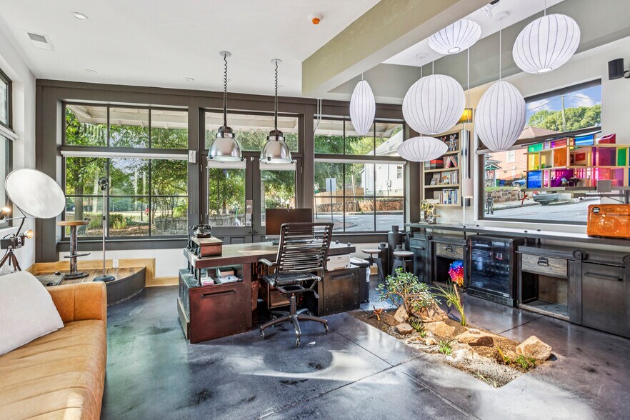 692 Kirkwood Ave SE, Atlanta, GA à vendre - Photo du bâtiment - Image 2 de 56