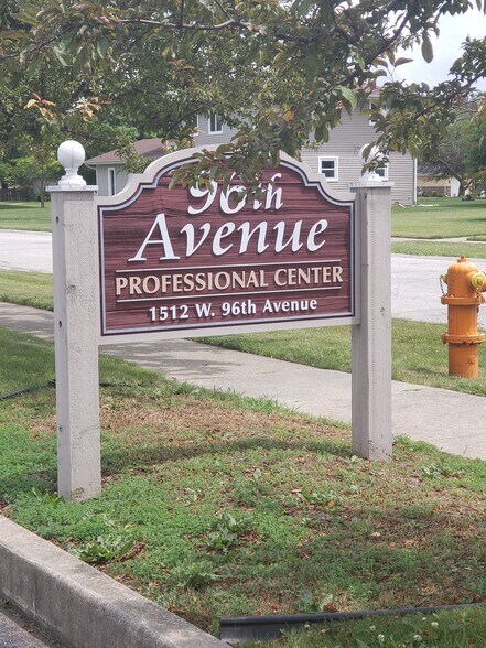 1512 W 96th Ave, Crown Point, IN à louer - Photo du bâtiment - Image 2 de 11