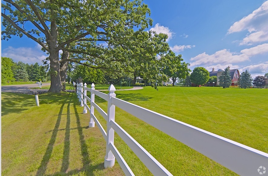 2681 Hadley Rd, Lapeer, MI for sale - Primary Photo - Image 1 of 3