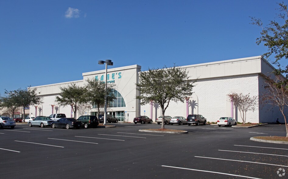 1500-1600 W Brandon Blvd, Brandon, FL à louer - Photo du bâtiment - Image 2 de 11