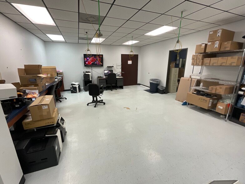 1111 Anchor Rd, Angleton, TX à vendre - Photo du bâtiment - Image 3 de 10