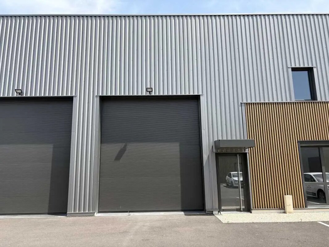 Bureau dans Chassieu à louer Photo du bâtiment- Image 1 de 7