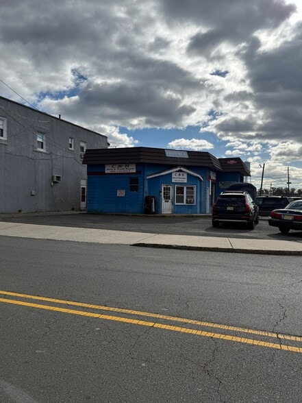 235 Hamilton Blvd, South Plainfield, NJ à vendre - Photo du bâtiment - Image 3 de 5