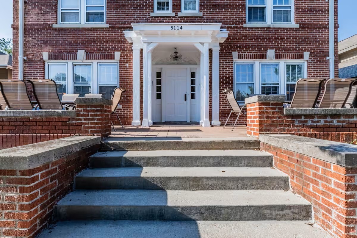 5114 Dodge St, Omaha, NE for sale Primary Photo- Image 1 of 9