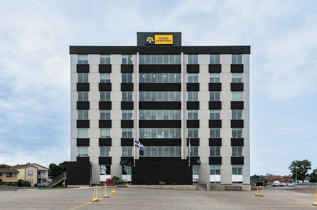 Plus de détails pour 320 Rue Saint-Germain E, Rimouski, QC - Bureau à louer