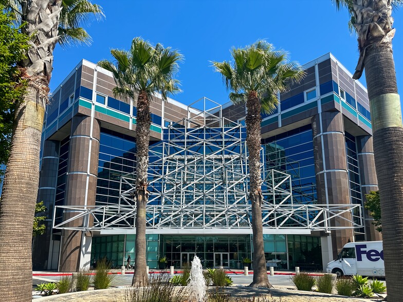 5201 Great America Pkwy, Santa Clara, CA à louer - Photo du bâtiment - Image 3 de 9