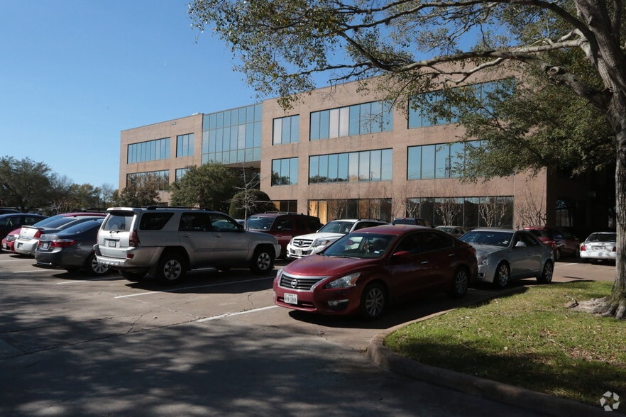 10701 Corporate Dr, Stafford, TX for lease - Primary Photo - Image 1 of 9