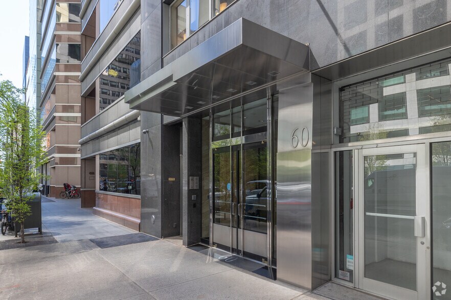 60 E 56th St, New York, NY à louer - Photo du bâtiment - Image 2 de 18