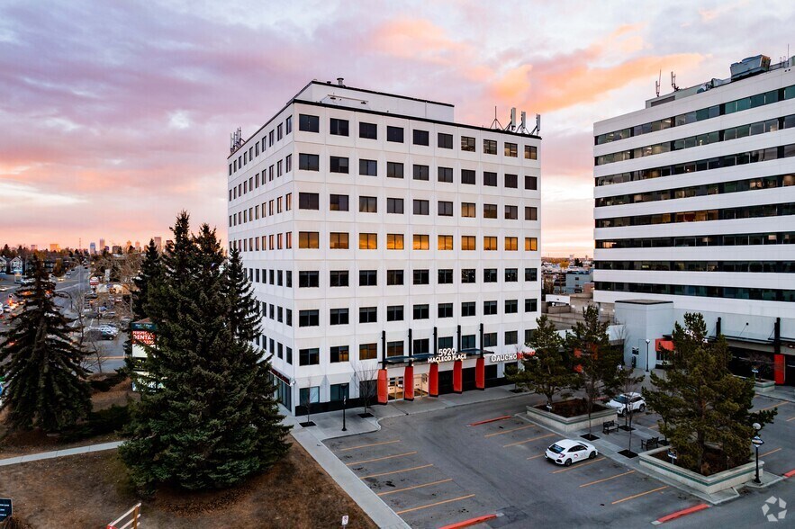5920 & 5940 Macleod Trl SW, Calgary, AB à louer - Photo du bâtiment - Image 3 de 12