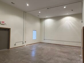 10-106 Village Pointe Dr, Powell, OH for lease Interior Photo- Image 2 of 14